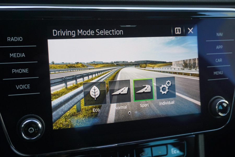 Škoda Superb 1.4 TSI iV Business Edition Plus/TREKHAAK/CAMERA!