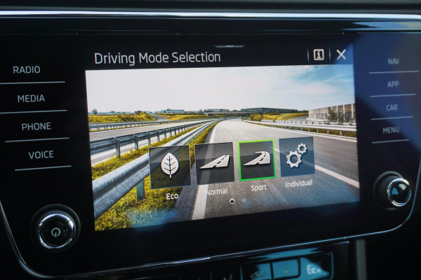 Škoda Superb 1.4 TSI iV Business Edition Plus/TREKHAAK/CAMERA!