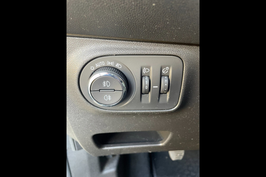 Opel Corsa 1.4 Favourite | NL-auto | navigatie | pdc achter