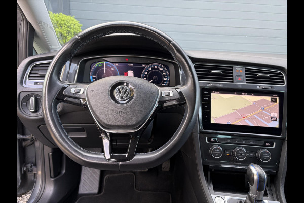 Volkswagen e-Golf e-Golf ✓SOH 90.2%✓1e Eigenaar✓Dealer Onderhouden✓Camera✓Carplay✓Navi✓Virtual Cockpit✓LED✓Pdc V+A✓Keyless✓Lm velgen✓Bj 12-2018✓N.A.P✓Apk tot 01-2027