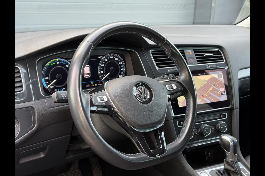 Volkswagen e-Golf e-Golf ✓SOH 90.2%✓1e Eigenaar✓Dealer Onderhouden✓Camera✓Carplay✓Navi✓Virtual Cockpit✓LED✓Pdc V+A✓Keyless✓Lm velgen✓Bj 12-2018✓N.A.P✓Apk tot 01-2027