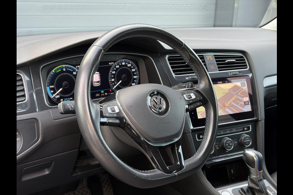 Volkswagen e-Golf e-Golf ✓SOH 90.2%✓1e Eigenaar✓Dealer Onderhouden✓Camera✓Carplay✓Navi✓Virtual Cockpit✓LED✓Pdc V+A✓Keyless✓Lm velgen✓Bj 12-2018✓N.A.P✓Apk tot 01-2027
