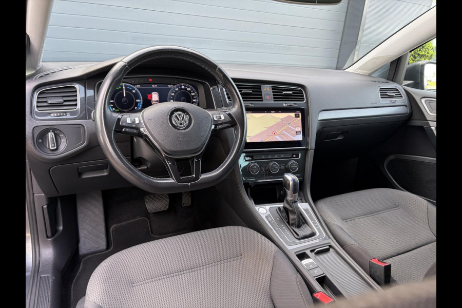 Volkswagen e-Golf e-Golf ✓SOH 90.2%✓1e Eigenaar✓Dealer Onderhouden✓Camera✓Carplay✓Navi✓Virtual Cockpit✓LED✓Pdc V+A✓Keyless✓Lm velgen✓Bj 12-2018✓N.A.P✓Apk tot 01-2027