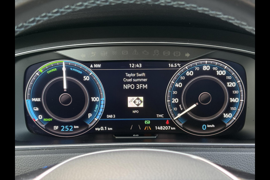 Volkswagen e-Golf e-Golf ✓SOH 90.2%✓1e Eigenaar✓Dealer Onderhouden✓Camera✓Carplay✓Navi✓Virtual Cockpit✓LED✓Pdc V+A✓Keyless✓Lm velgen✓Bj 12-2018✓N.A.P✓Apk tot 01-2027