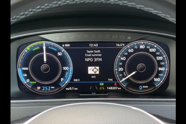 Volkswagen e-Golf e-Golf ✓SOH 90.2%✓1e Eigenaar✓Dealer Onderhouden✓Camera✓Carplay✓Navi✓Virtual Cockpit✓LED✓Pdc V+A✓Keyless✓Lm velgen✓Bj 12-2018✓N.A.P✓Apk tot 01-2027