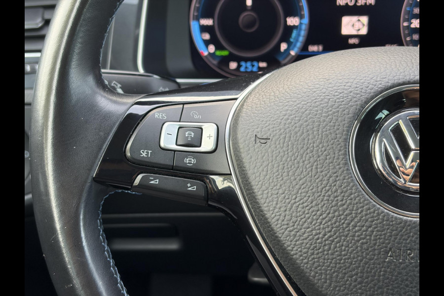Volkswagen e-Golf e-Golf ✓SOH 90.2%✓1e Eigenaar✓Dealer Onderhouden✓Camera✓Carplay✓Navi✓Virtual Cockpit✓LED✓Pdc V+A✓Keyless✓Lm velgen✓Bj 12-2018✓N.A.P✓Apk tot 01-2027