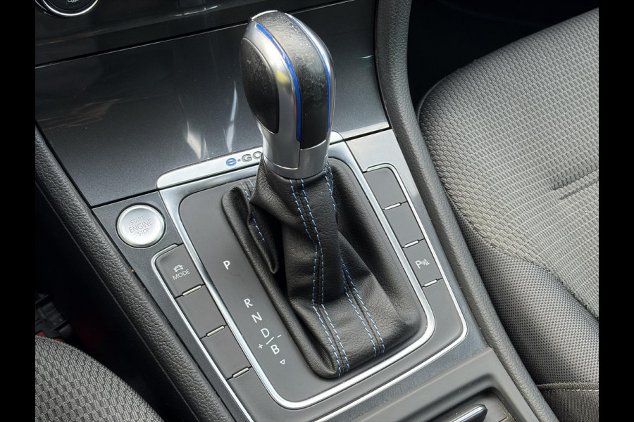 Volkswagen e-Golf e-Golf ✓SOH 90.2%✓1e Eigenaar✓Dealer Onderhouden✓Camera✓Carplay✓Navi✓Virtual Cockpit✓LED✓Pdc V+A✓Keyless✓Lm velgen✓Bj 12-2018✓N.A.P✓Apk tot 01-2027