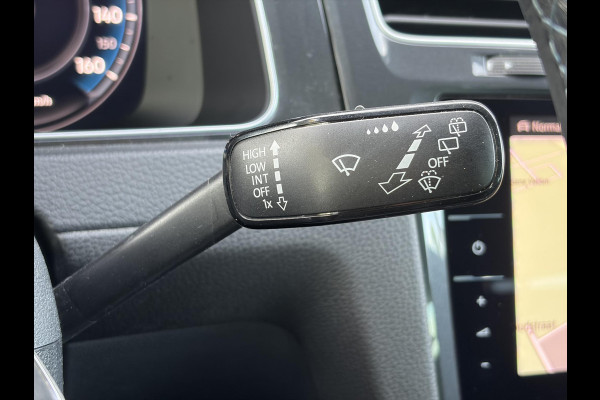 Volkswagen e-Golf e-Golf ✓SOH 90.2%✓1e Eigenaar✓Dealer Onderhouden✓Camera✓Carplay✓Navi✓Virtual Cockpit✓LED✓Pdc V+A✓Keyless✓Lm velgen✓Bj 12-2018✓N.A.P✓Apk tot 01-2027