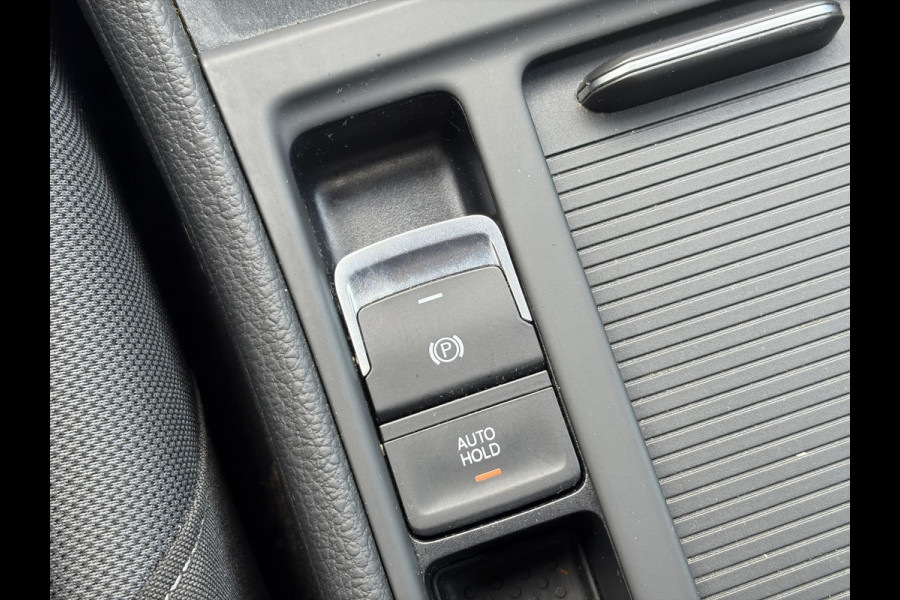 Volkswagen e-Golf e-Golf ✓SOH 90.2%✓1e Eigenaar✓Dealer Onderhouden✓Camera✓Carplay✓Navi✓Virtual Cockpit✓LED✓Pdc V+A✓Keyless✓Lm velgen✓Bj 12-2018✓N.A.P✓Apk tot 01-2027