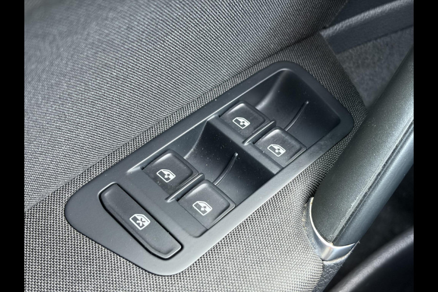Volkswagen e-Golf e-Golf ✓SOH 90.2%✓1e Eigenaar✓Dealer Onderhouden✓Camera✓Carplay✓Navi✓Virtual Cockpit✓LED✓Pdc V+A✓Keyless✓Lm velgen✓Bj 12-2018✓N.A.P✓Apk tot 01-2027