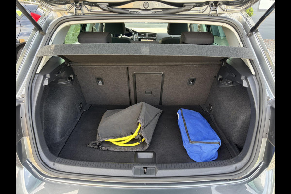 Volkswagen e-Golf e-Golf ✓SOH 90.2%✓1e Eigenaar✓Dealer Onderhouden✓Camera✓Carplay✓Navi✓Virtual Cockpit✓LED✓Pdc V+A✓Keyless✓Lm velgen✓Bj 12-2018✓N.A.P✓Apk tot 01-2027