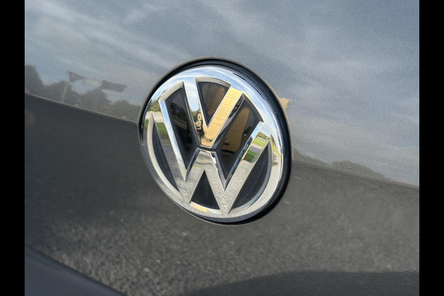 Volkswagen e-Golf e-Golf ✓SOH 90.2%✓1e Eigenaar✓Dealer Onderhouden✓Camera✓Carplay✓Navi✓Virtual Cockpit✓LED✓Pdc V+A✓Keyless✓Lm velgen✓Bj 12-2018✓N.A.P✓Apk tot 01-2027