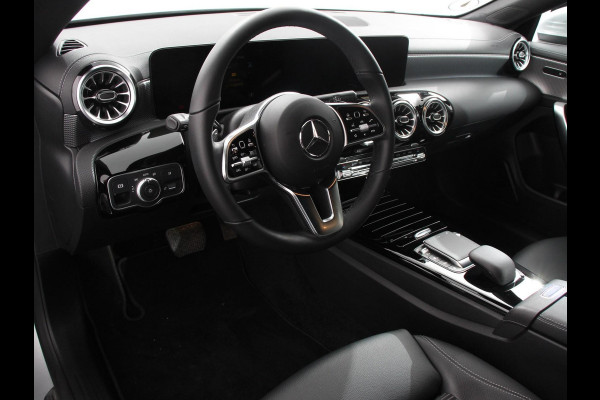 Mercedes-Benz CLA-Klasse Shooting Brake 200 Progressive Premium Climate control Parkeersensoren Achteruitrij camera verwarmde voorstoelen Navigatie Cruise control Lane assist LED