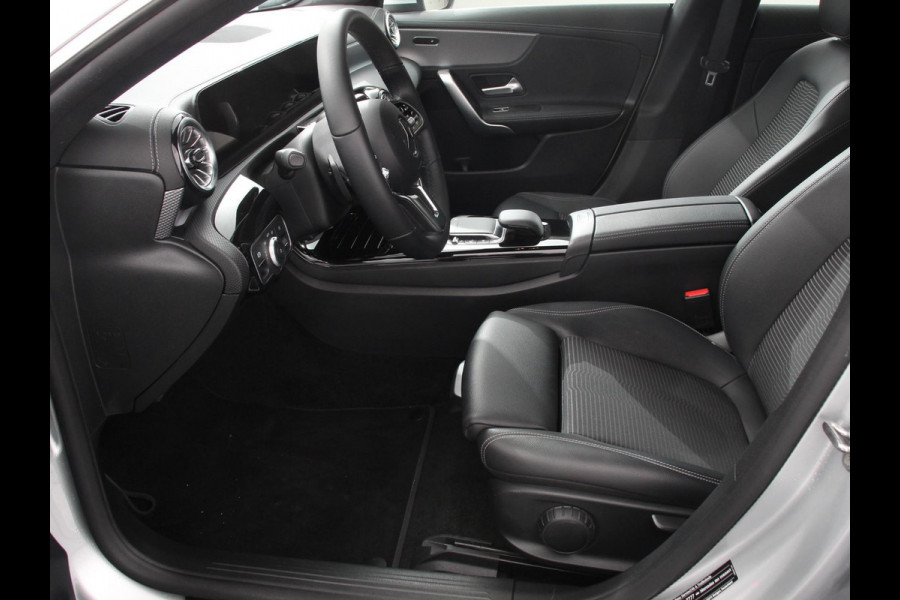 Mercedes-Benz CLA-Klasse Shooting Brake 200 Progressive Premium Climate control Parkeersensoren Achteruitrij camera verwarmde voorstoelen Navigatie Cruise control Lane assist LED