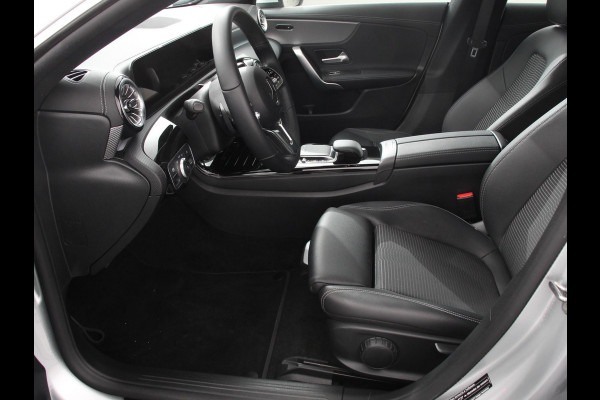 Mercedes-Benz CLA-Klasse Shooting Brake 200 Progressive Premium Climate control Parkeersensoren Achteruitrij camera verwarmde voorstoelen Navigatie Cruise control Lane assist LED