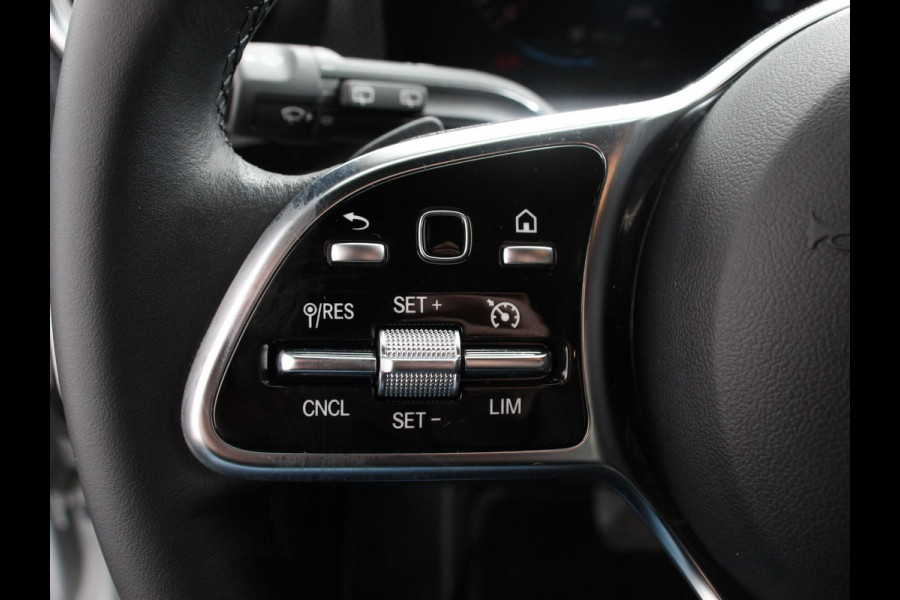 Mercedes-Benz CLA-Klasse Shooting Brake 200 Progressive Premium Climate control Parkeersensoren Achteruitrij camera verwarmde voorstoelen Navigatie Cruise control Lane assist LED