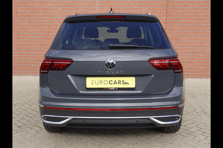 Volkswagen Tiguan 1.5 TSI 150pk DSG Elegance Navigatie Apple Carplay / Android Auto Parkeersensoren Camera Adaptieve Cruise Control Stuur-en stoelverwarming Matrix LED-koplampen Virtual Cockpit Getinte ramen Climate Control ErgoActive stoelen