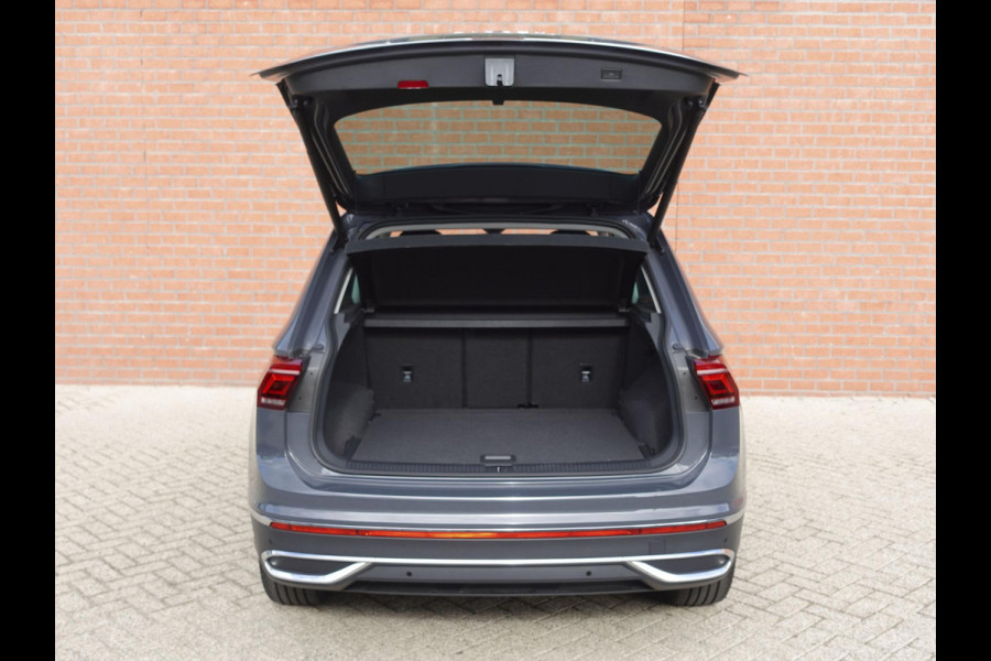 Volkswagen Tiguan 1.5 TSI 150pk DSG Elegance Navigatie Apple Carplay / Android Auto Parkeersensoren Camera Adaptieve Cruise Control Stuur-en stoelverwarming Matrix LED-koplampen Virtual Cockpit Getinte ramen Climate Control ErgoActive stoelen