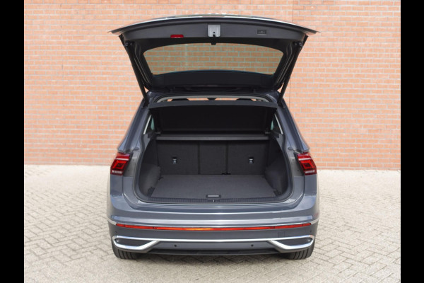 Volkswagen Tiguan 1.5 TSI 150pk DSG Elegance Navigatie Apple Carplay / Android Auto Parkeersensoren Camera Adaptieve Cruise Control Stuur-en stoelverwarming Matrix LED-koplampen Virtual Cockpit Getinte ramen Climate Control ErgoActive stoelen