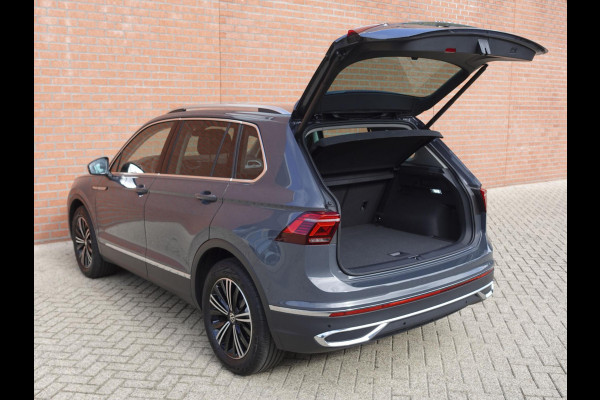 Volkswagen Tiguan 1.5 TSI 150pk DSG Elegance Navigatie Apple Carplay / Android Auto Parkeersensoren Camera Adaptieve Cruise Control Stuur-en stoelverwarming Matrix LED-koplampen Virtual Cockpit Getinte ramen Climate Control ErgoActive stoelen