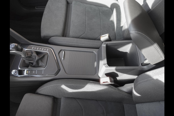 Volkswagen Tiguan 1.5 TSI 150pk DSG Elegance Navigatie Apple Carplay / Android Auto Parkeersensoren Camera Adaptieve Cruise Control Stuur-en stoelverwarming Matrix LED-koplampen Virtual Cockpit Getinte ramen Climate Control ErgoActive stoelen