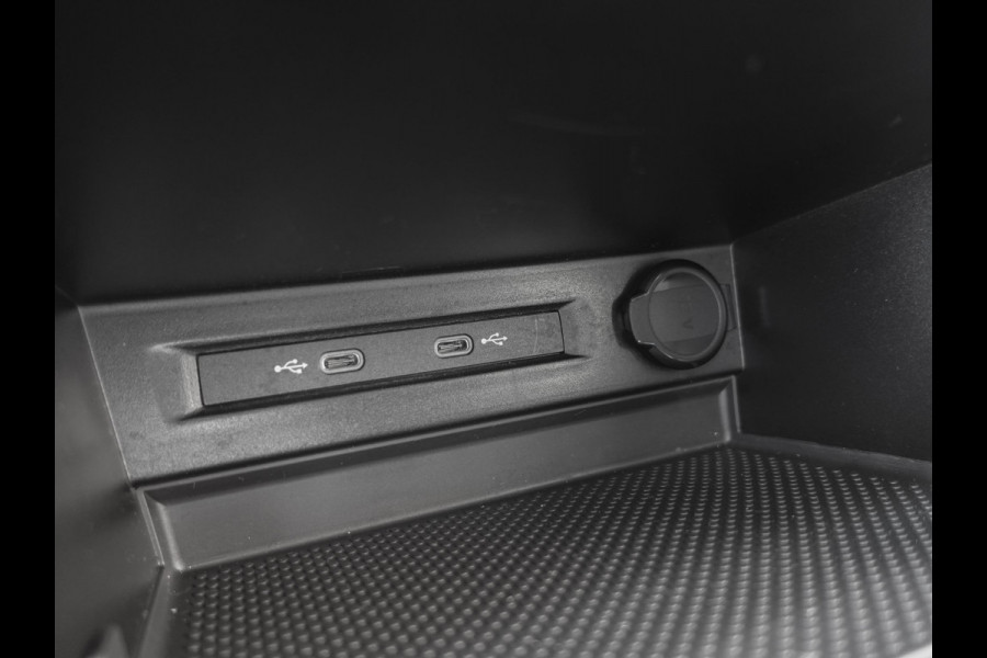 Volkswagen Tiguan 1.5 TSI 150pk DSG Elegance Navigatie Apple Carplay / Android Auto Parkeersensoren Camera Adaptieve Cruise Control Stuur-en stoelverwarming Matrix LED-koplampen Virtual Cockpit Getinte ramen Climate Control ErgoActive stoelen