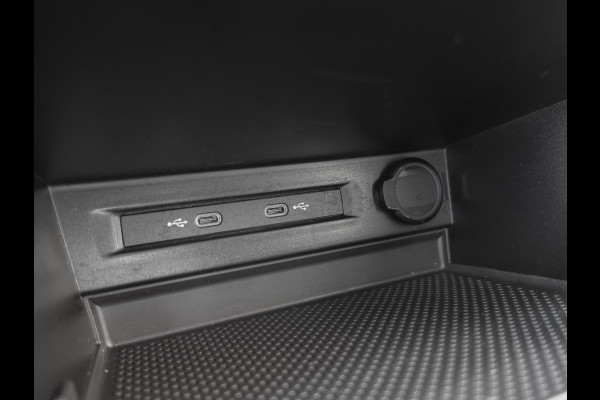 Volkswagen Tiguan 1.5 TSI 150pk DSG Elegance Navigatie Apple Carplay / Android Auto Parkeersensoren Camera Adaptieve Cruise Control Stuur-en stoelverwarming Matrix LED-koplampen Virtual Cockpit Getinte ramen Climate Control ErgoActive stoelen