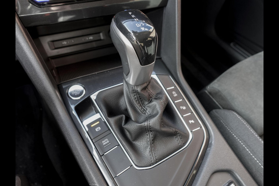 Volkswagen Tiguan 1.5 TSI 150pk DSG Elegance Navigatie Apple Carplay / Android Auto Parkeersensoren Camera Adaptieve Cruise Control Stuur-en stoelverwarming Matrix LED-koplampen Virtual Cockpit Getinte ramen Climate Control ErgoActive stoelen