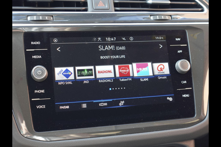 Volkswagen Tiguan 1.5 TSI 150pk DSG Elegance Navigatie Apple Carplay / Android Auto Parkeersensoren Camera Adaptieve Cruise Control Stuur-en stoelverwarming Matrix LED-koplampen Virtual Cockpit Getinte ramen Climate Control ErgoActive stoelen