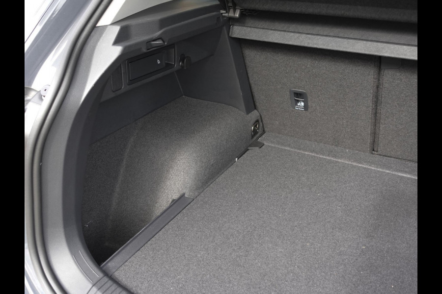 Volkswagen Tiguan 1.5 TSI 150pk DSG Elegance Navigatie Apple Carplay / Android Auto Parkeersensoren Camera Adaptieve Cruise Control Stuur-en stoelverwarming Matrix LED-koplampen Virtual Cockpit Getinte ramen Climate Control ErgoActive stoelen