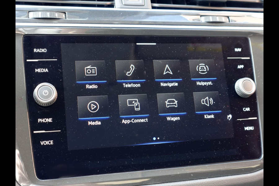 Volkswagen Tiguan 1.5 TSI 150pk DSG Elegance Navigatie Apple Carplay / Android Auto Parkeersensoren Camera Adaptieve Cruise Control Stuur-en stoelverwarming Matrix LED-koplampen Virtual Cockpit Getinte ramen Climate Control ErgoActive stoelen