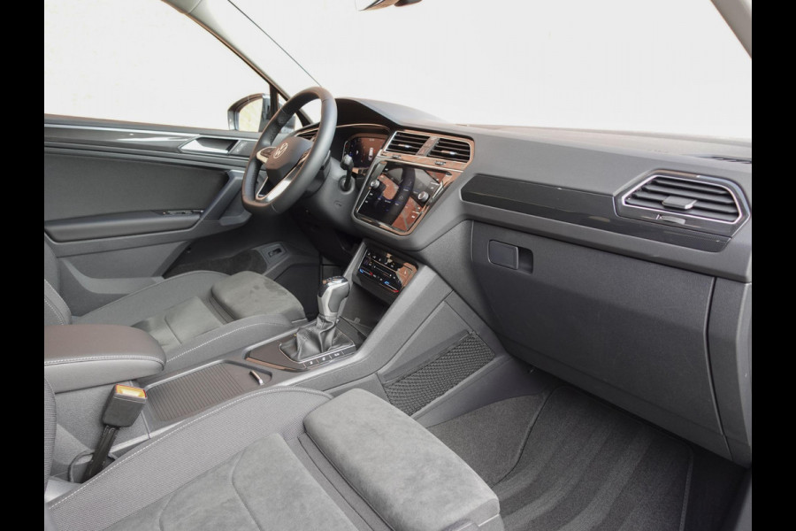 Volkswagen Tiguan 1.5 TSI 150pk DSG Elegance Navigatie Apple Carplay / Android Auto Parkeersensoren Camera Adaptieve Cruise Control Stuur-en stoelverwarming Matrix LED-koplampen Virtual Cockpit Getinte ramen Climate Control ErgoActive stoelen