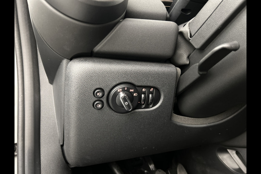 MINI 3-deurs 1.5 Essential Facelift Digital Cockpit/Carplay/Navi/Keyless entry/Park.sens