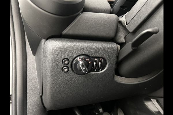 MINI 3-deurs 1.5 Essential Facelift Digital Cockpit/Carplay/Navi/Keyless entry/Park.sens