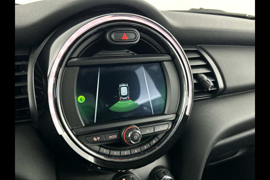 MINI 3-deurs 1.5 Essential Facelift Digital Cockpit/Carplay/Navi/Keyless entry/Park.sens