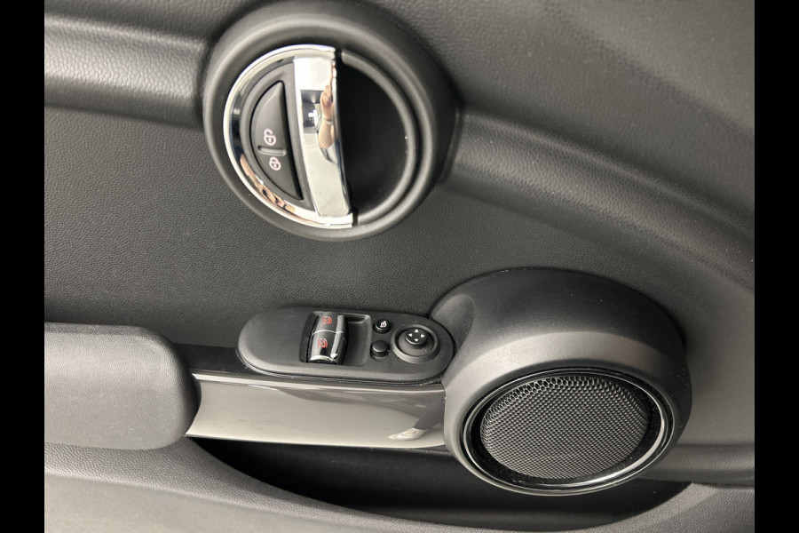 MINI 3-deurs 1.5 Essential Facelift Digital Cockpit/Carplay/Navi/Keyless entry/Park.sens