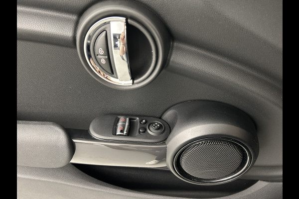 MINI 3-deurs 1.5 Essential Facelift Digital Cockpit/Carplay/Navi/Keyless entry/Park.sens