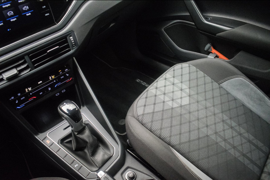 Volkswagen Polo 1.0 TSI R-LINE NL-auto [ IQ Light Stoelverwarming Virtual Cockpit Alcantara Adaptive Cruise Control Lane Assist ]