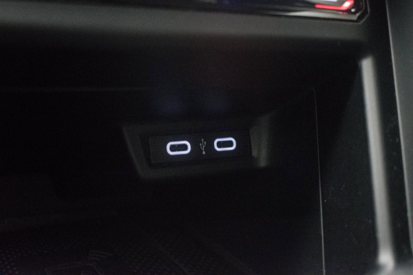 Volkswagen Polo 1.0 TSI R-LINE NL-auto [ IQ Light Stoelverwarming Virtual Cockpit Alcantara Adaptive Cruise Control Lane Assist ]