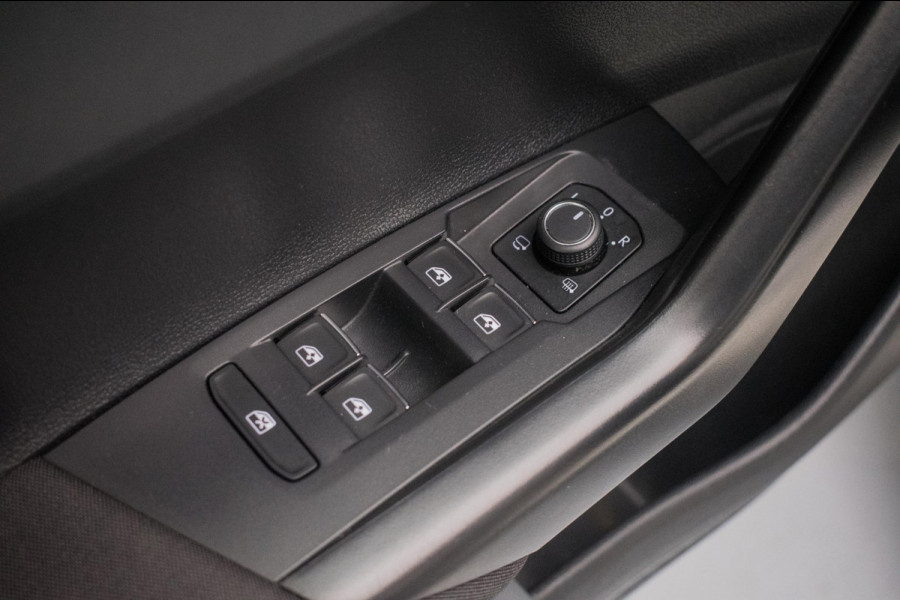 Volkswagen Polo 1.0 TSI R-LINE NL-auto [ IQ Light Stoelverwarming Virtual Cockpit Alcantara Adaptive Cruise Control Lane Assist ]