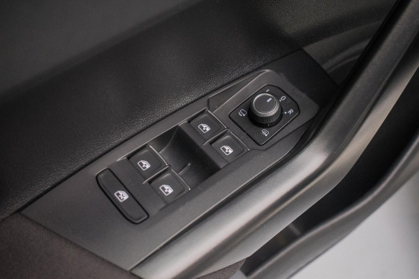 Volkswagen Polo 1.0 TSI R-LINE NL-auto [ IQ Light Stoelverwarming Virtual Cockpit Alcantara Adaptive Cruise Control Lane Assist ]