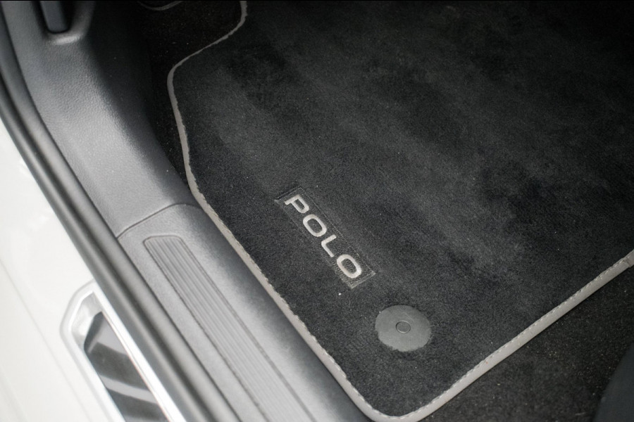 Volkswagen Polo 1.0 TSI R-LINE NL-auto [ IQ Light Stoelverwarming Virtual Cockpit Alcantara Adaptive Cruise Control Lane Assist ]