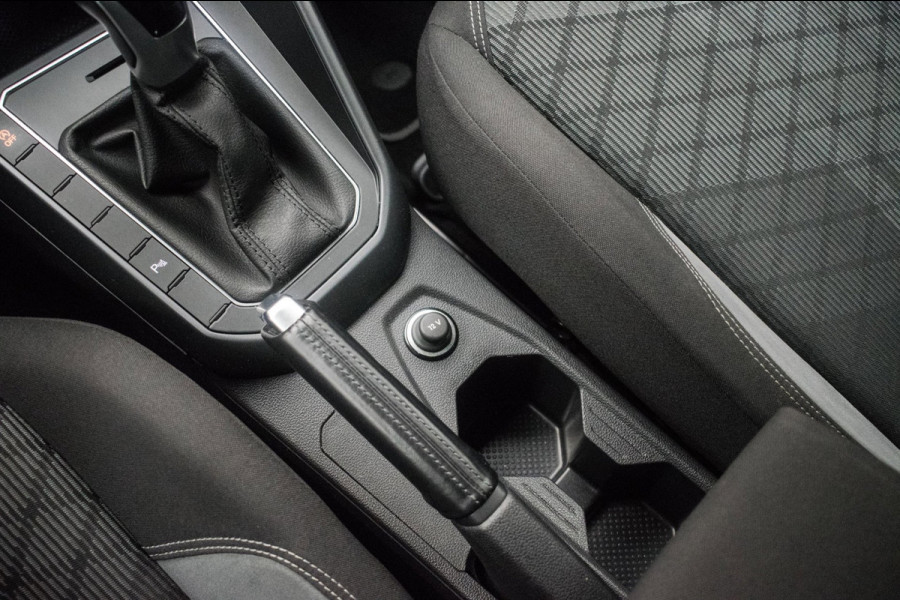 Volkswagen Polo 1.0 TSI R-LINE NL-auto [ IQ Light Stoelverwarming Virtual Cockpit Alcantara Adaptive Cruise Control Lane Assist ]