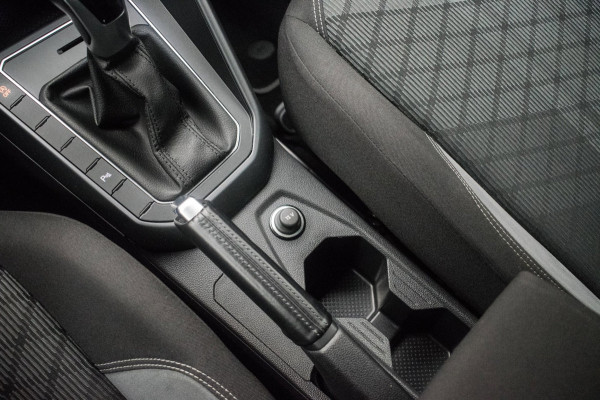 Volkswagen Polo 1.0 TSI R-LINE NL-auto [ IQ Light Stoelverwarming Virtual Cockpit Alcantara Adaptive Cruise Control Lane Assist ]