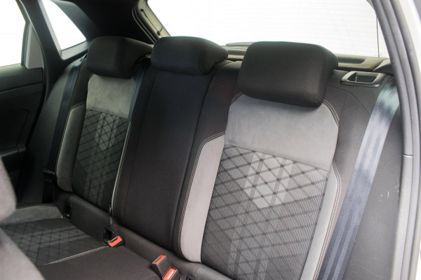 Volkswagen Polo 1.0 TSI R-LINE NL-auto [ IQ Light Stoelverwarming Virtual Cockpit Alcantara Adaptive Cruise Control Lane Assist ]