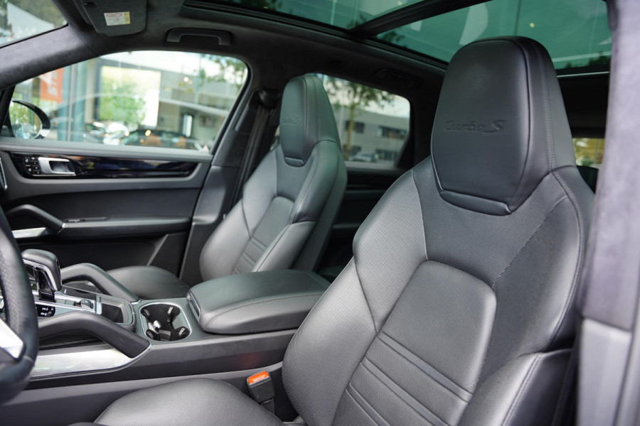 Porsche Cayenne 4.0 Turbo S E-Hybrid / Keramische Remmen / Sport Chrono