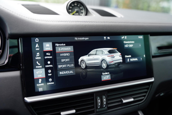Porsche Cayenne 4.0 Turbo S E-Hybrid / Keramische Remmen / Sport Chrono