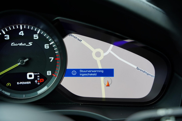 Porsche Cayenne 4.0 Turbo S E-Hybrid / Keramische Remmen / Sport Chrono
