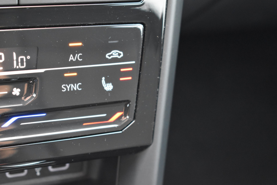 Volkswagen T-Cross 1.0 TSI Life Stoelverwarming Navi Automaat