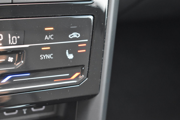 Volkswagen T-Cross 1.0 TSI Life Stoelverwarming Navi Automaat